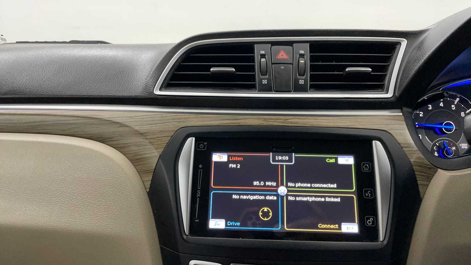 Used 2018 Maruti Suzuki Ciaz Alpha Hybrid 1.5 AT Petrol Automatic interior MUSIC SYSTEM & AC CONTROL VIEW