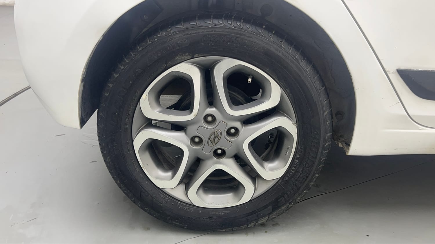 Used 2019 Hyundai Elite i20 Asta 1.2 (O) Petrol Manual tyres RIGHT REAR TYRE RIM VIEW
