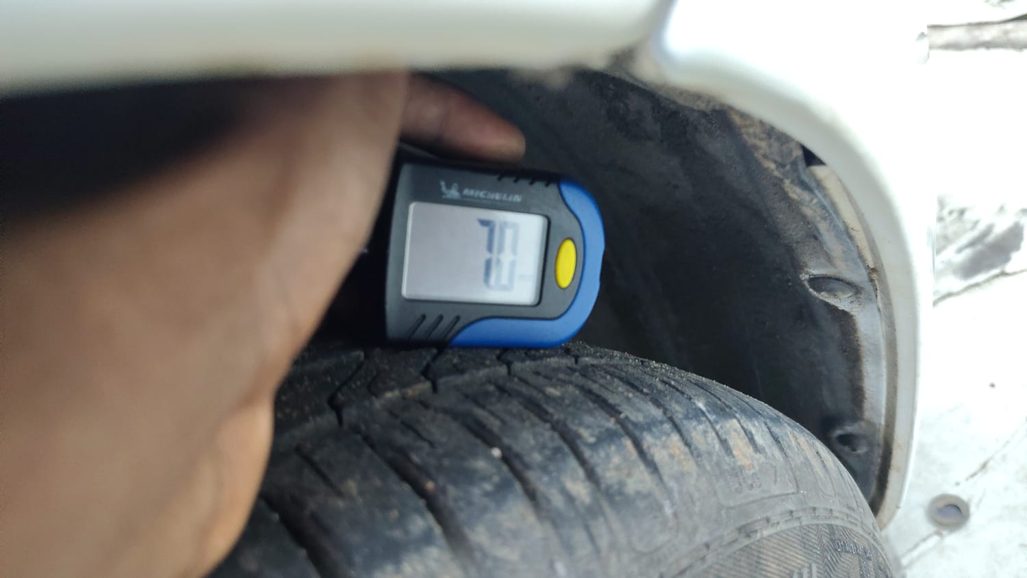 Used 2016 Volkswagen Polo GT TSI Petrol Automatic tyres RIGHT FRONT TYRE TREAD VIEW