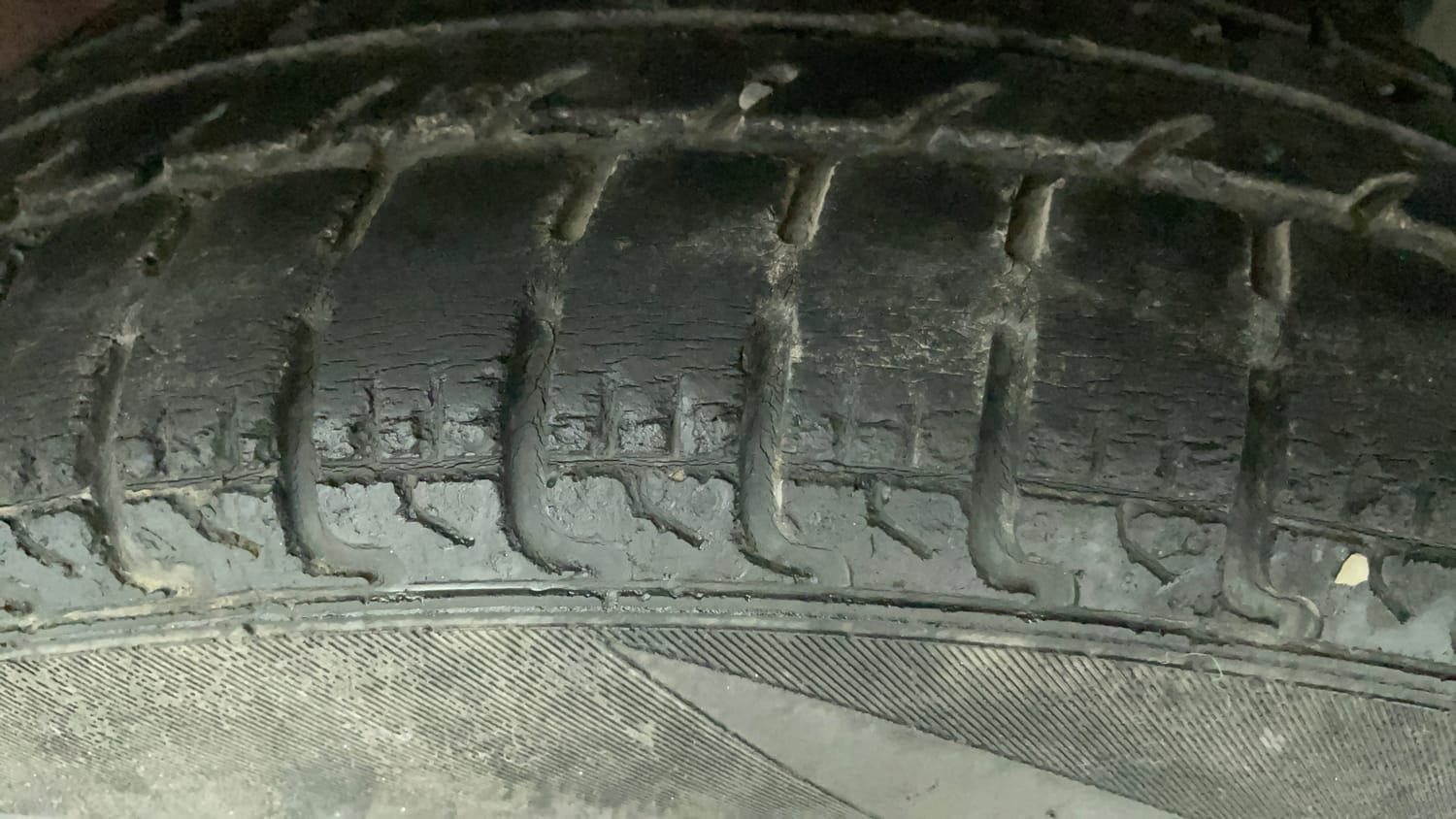 Used 2013 Maruti Suzuki Ritz Vxi BS-IV Petrol Manual tyres LEFT REAR TYRE TREAD VIEW