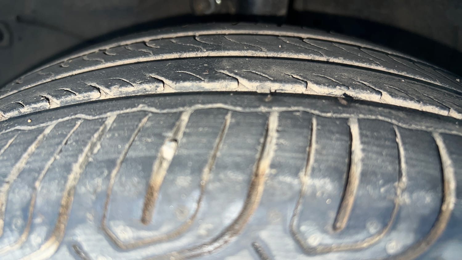 Used 2014 Honda Brio S MT Petrol Manual tyres LEFT FRONT TYRE TREAD VIEW