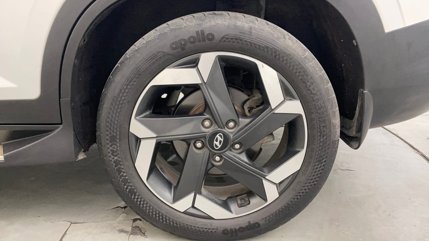 Used 2021 Hyundai Alcazar Platinum (O) 6 STR 2.0 Petrol AT Petrol Automatic tyres LEFT REAR TYRE RIM VIEW
