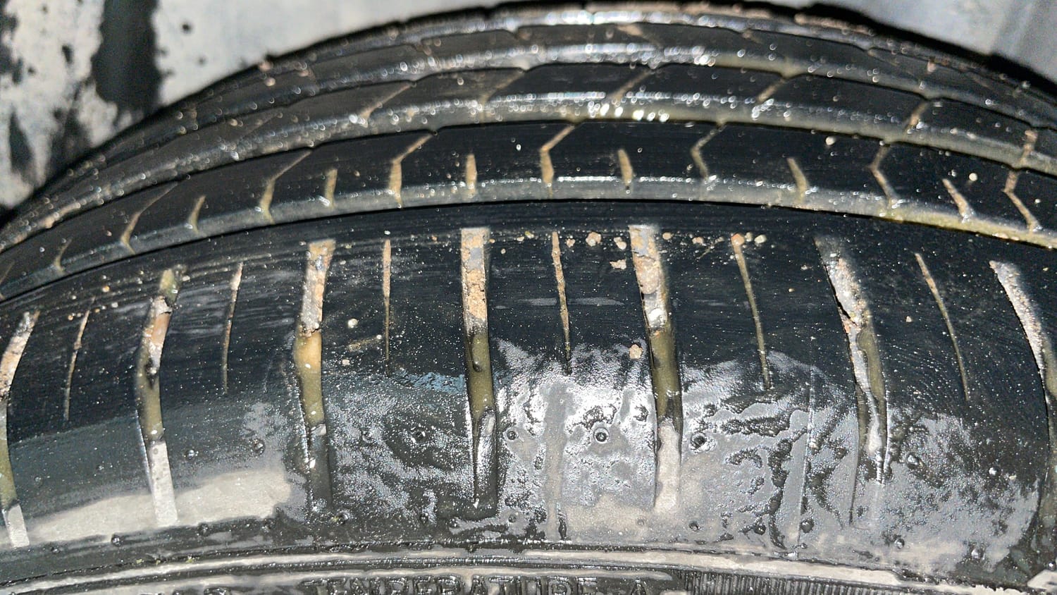 Used 2018 Maruti Suzuki Ciaz Alpha Hybrid 1.5 AT Petrol Automatic tyres LEFT REAR TYRE TREAD VIEW