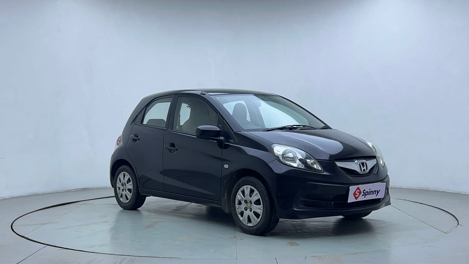 Used 2014 Honda Brio S MT Petrol Manual exterior RIGHT FRONT CORNER VIEW