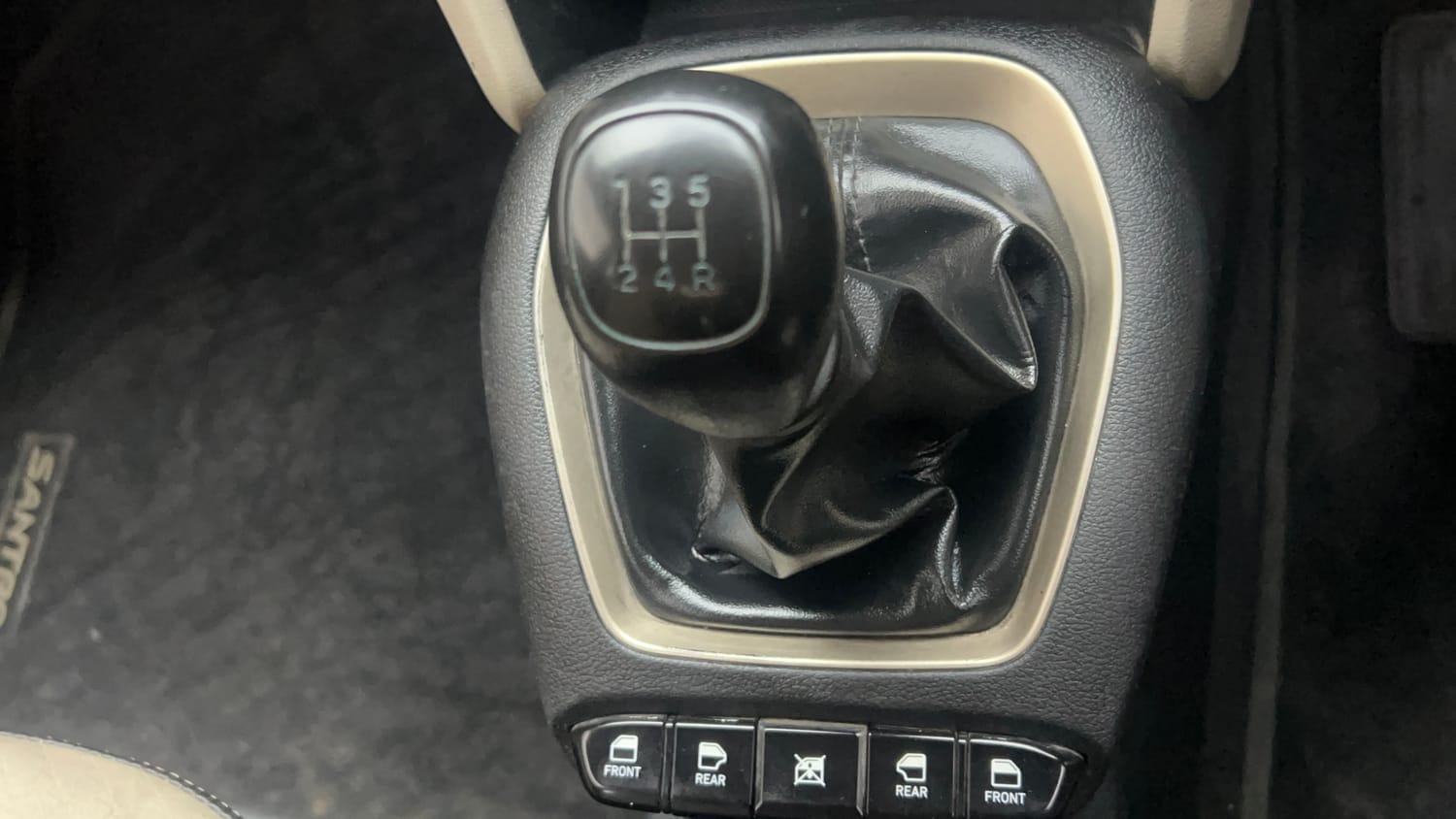 Used 2019 Hyundai Santro Sportz CNG Cng Manual interior GEAR  KNOB VIEW