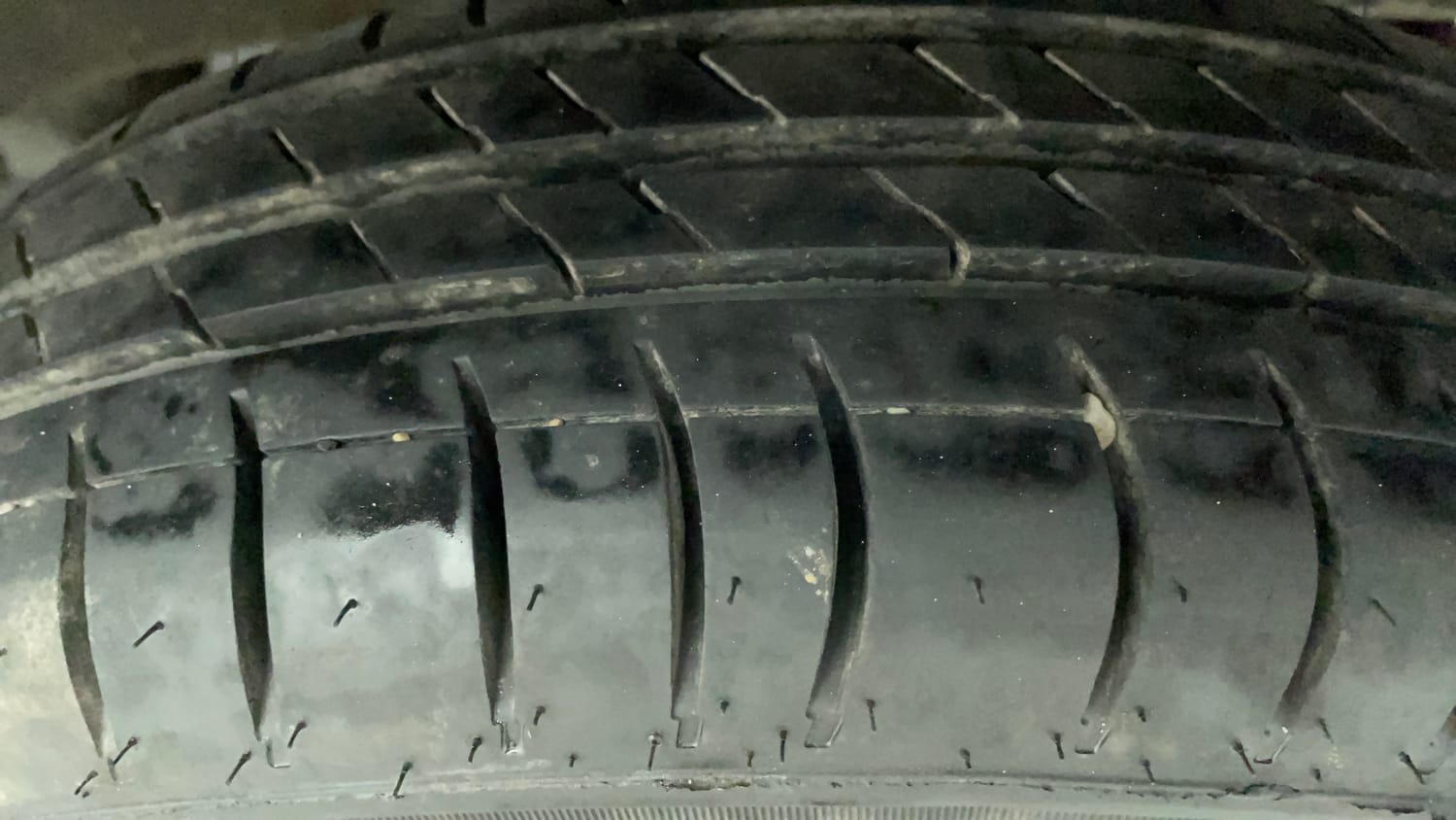 Used 2016 Renault Kwid RXT Petrol Manual tyres LEFT REAR TYRE TREAD VIEW