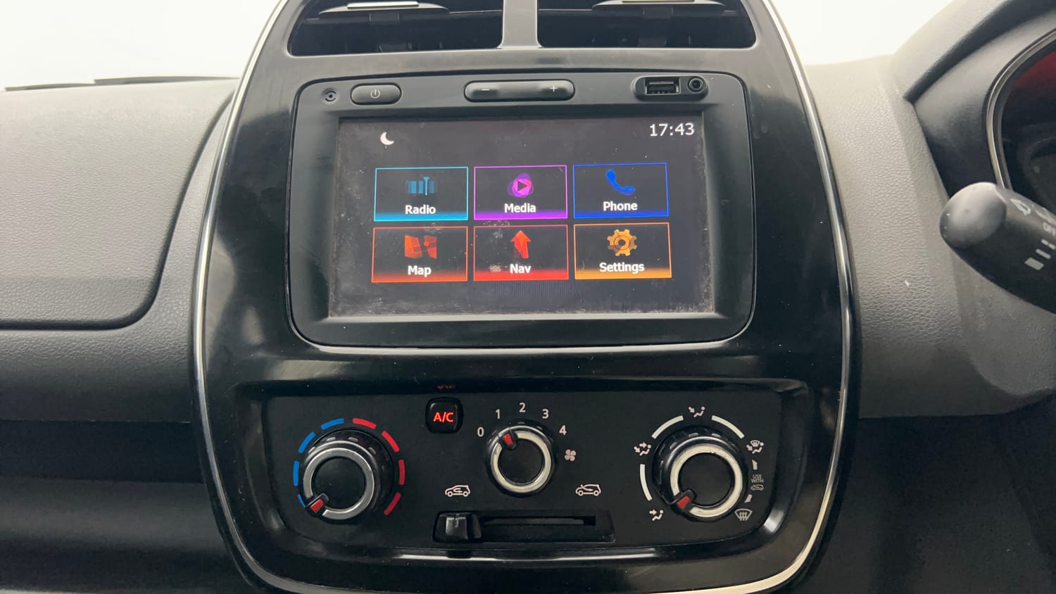 Used 2019 Renault Kwid RXT (O) 1.0 SCE Edition Petrol Manual interior MUSIC SYSTEM & AC CONTROL VIEW