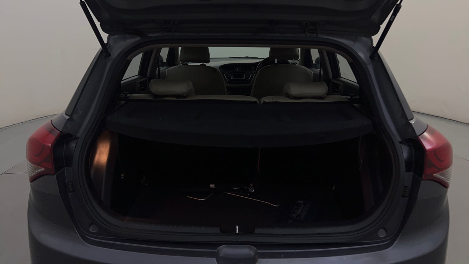 Used 2015 Hyundai Elite i20 Asta 1.2 Petrol Manual interior DICKY INSIDE VIEW