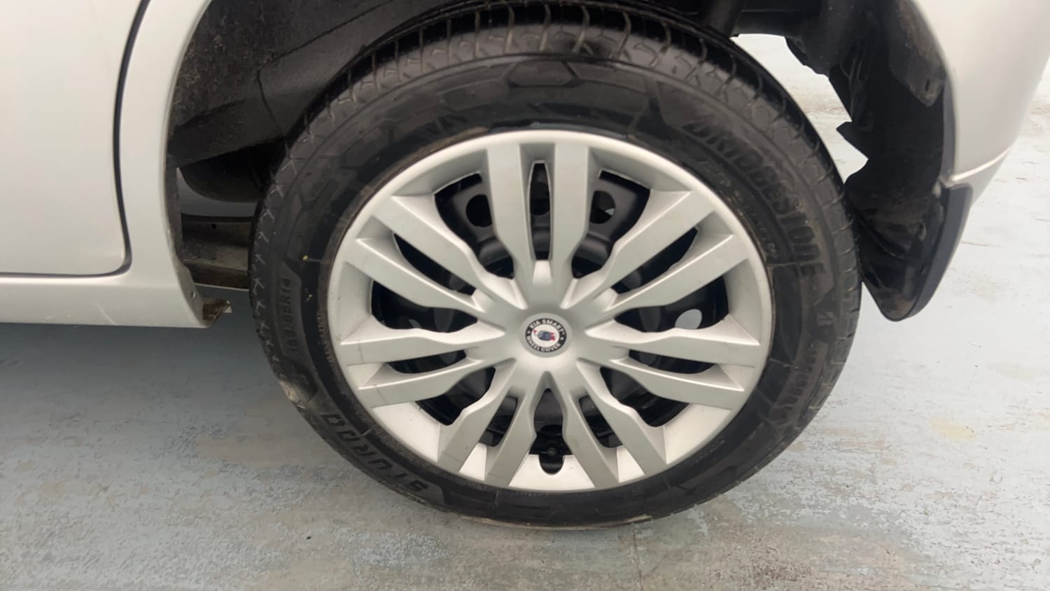 Used 2013 Maruti Suzuki Wagon R 1.0 VXi Petrol Manual tyres LEFT REAR TYRE RIM VIEW