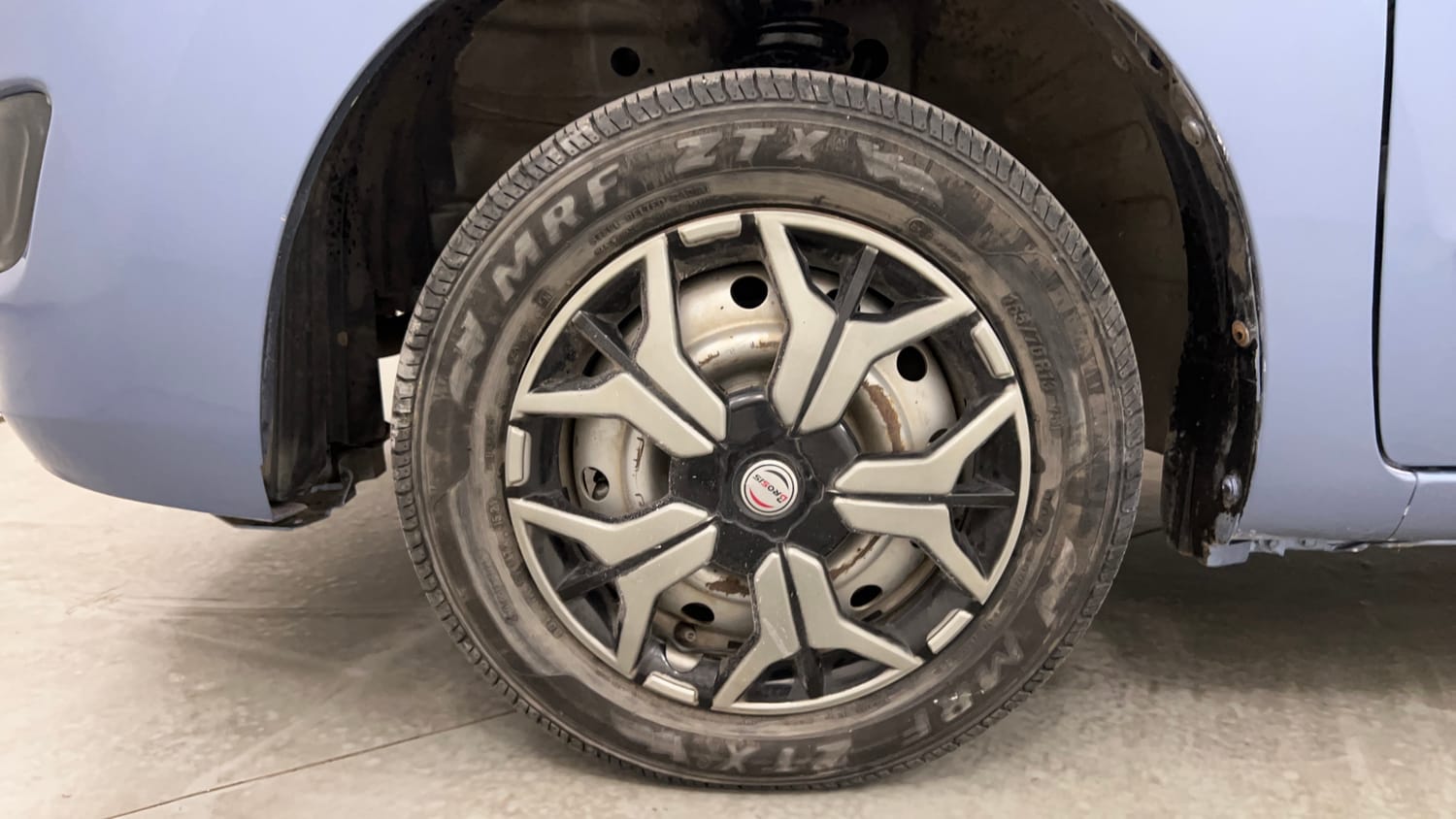 Used 2014 Maruti Suzuki Wagon R LXI CNG Cng Manual tyres LEFT FRONT TYRE RIM VIEW