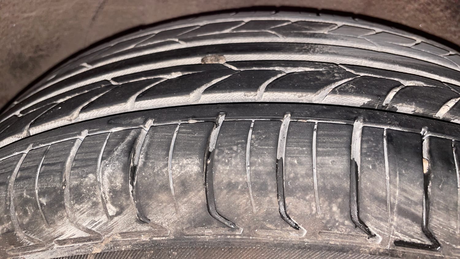 Used 2014 Hyundai i20 Asta 1.2 Petrol Manual tyres LEFT REAR TYRE TREAD VIEW