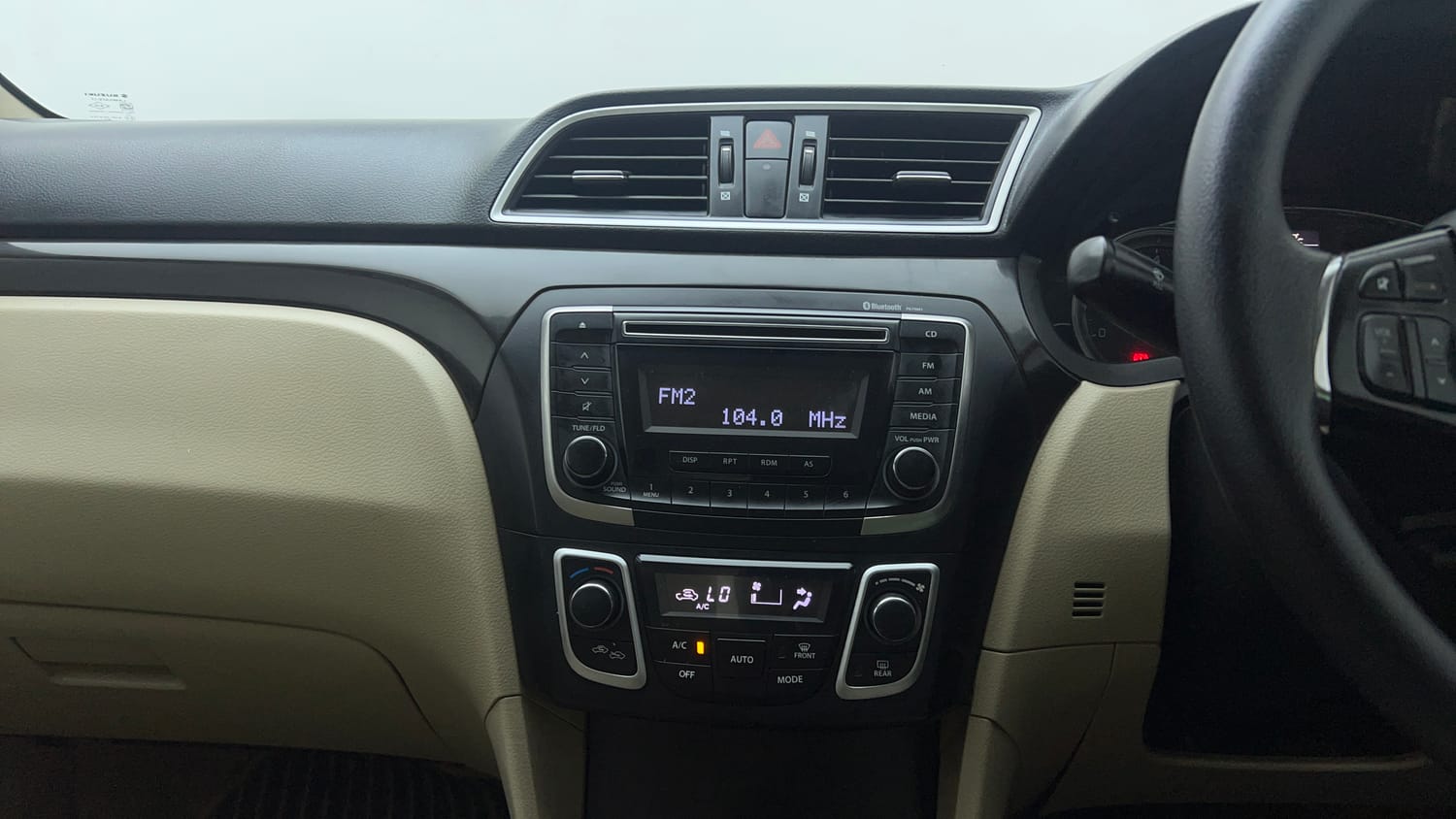 Used 2016 Maruti Suzuki Ciaz VXi+ AT Petrol Automatic interior MUSIC SYSTEM & AC CONTROL VIEW