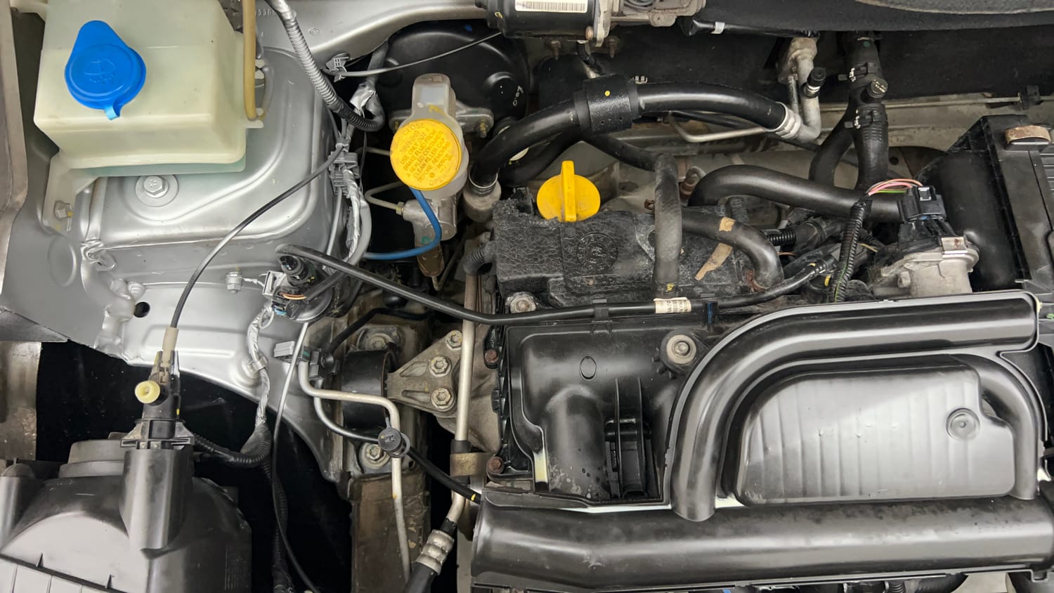 Used 2019 Renault Kwid RXT (O) 1.0 SCE Edition Petrol Manual engine ENGINE RIGHT SIDE VIEW