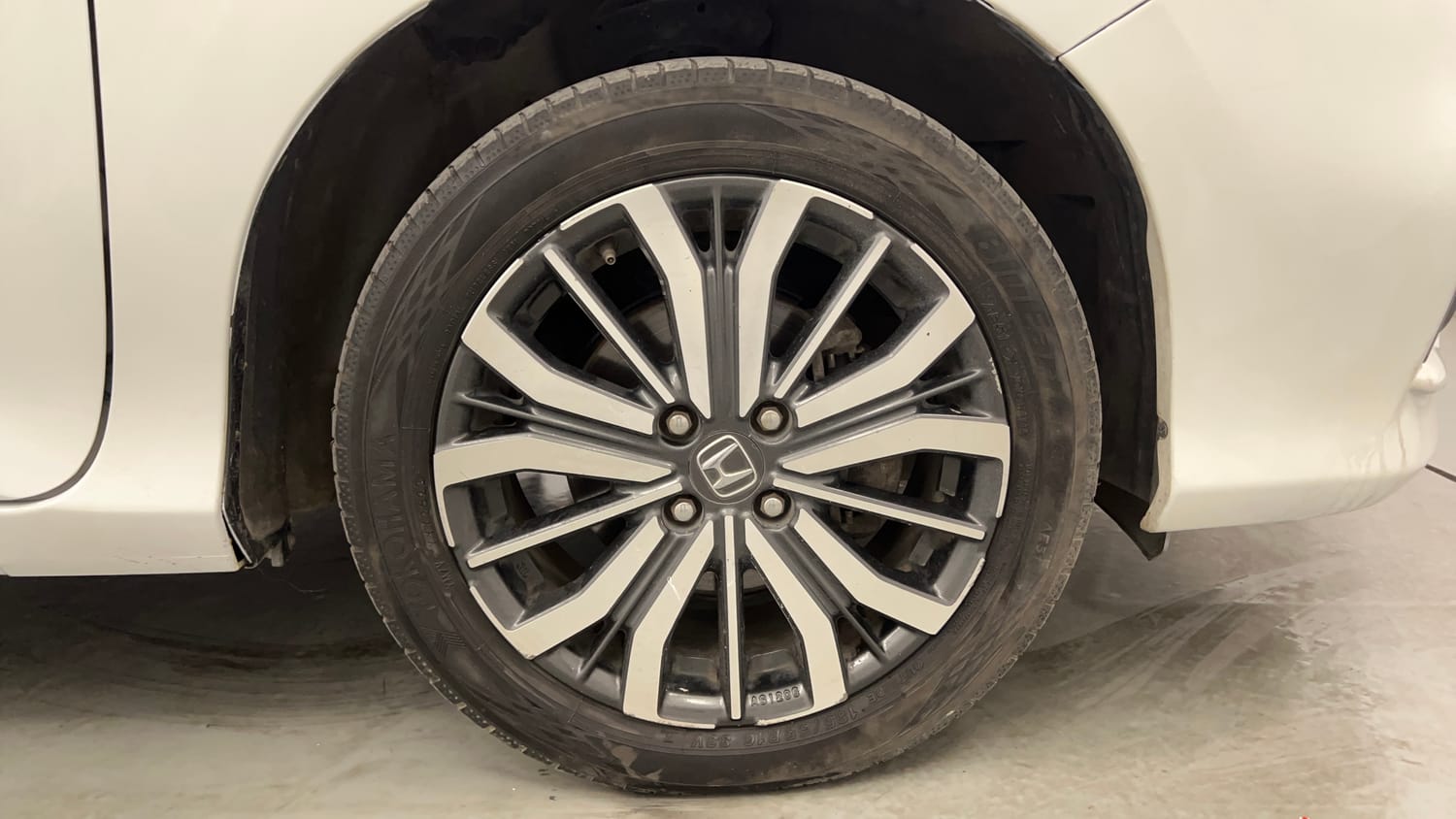 Used 2018 Honda City VX Petrol Petrol Manual tyres RIGHT FRONT TYRE RIM VIEW
