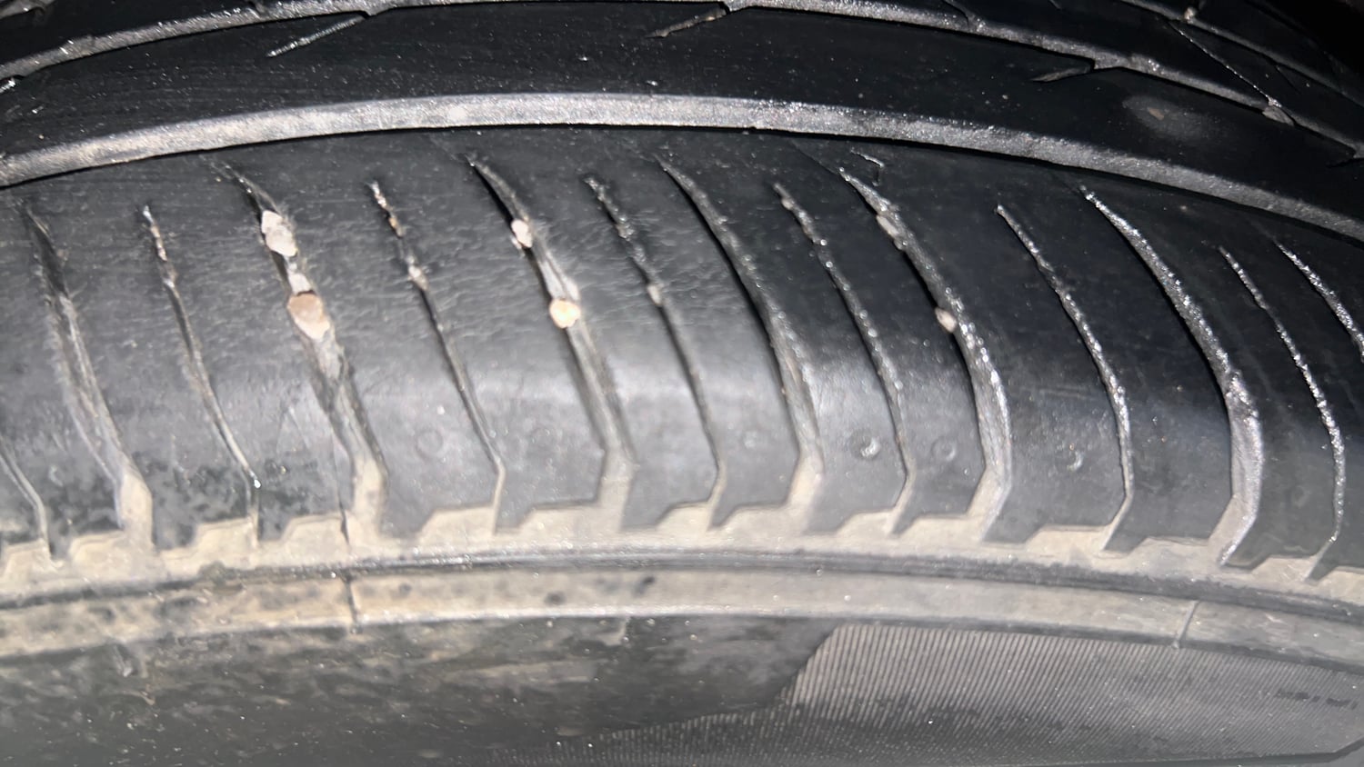 Used 2015 Hyundai Elite i20 Asta 1.2 Petrol Manual tyres LEFT REAR TYRE TREAD VIEW