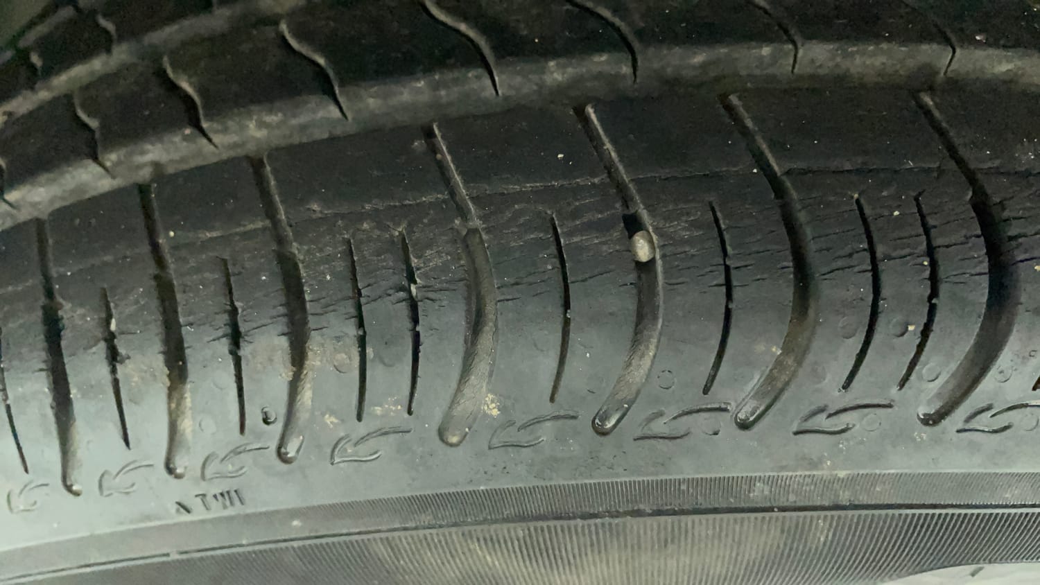 Used 2022 Maruti Suzuki Wagon R ZXI 1.2 Petrol Manual tyres LEFT FRONT TYRE TREAD VIEW