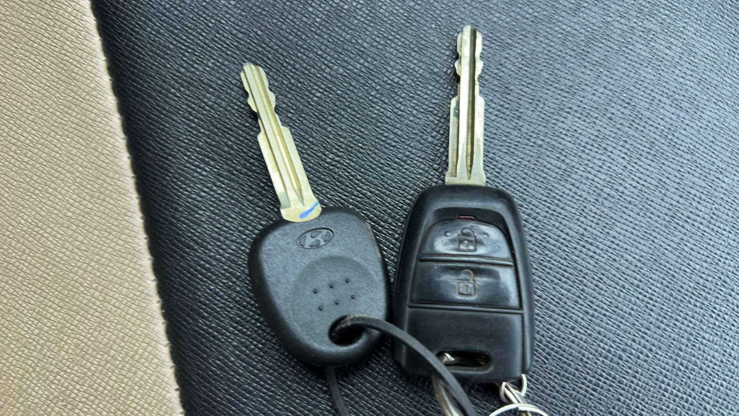 Used 2017 Hyundai Grand i10 Magna AT 1.2 Kappa VTVT Petrol Automatic extra CAR KEY VIEW