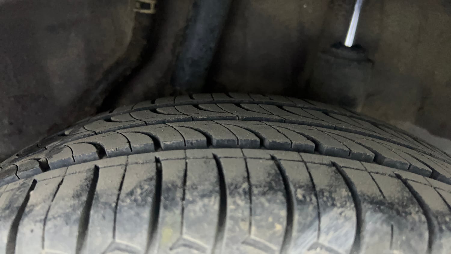 Used 2015 Honda Amaze 1.2 VX  (O)  i-VTEC Petrol Manual tyres LEFT REAR TYRE TREAD VIEW