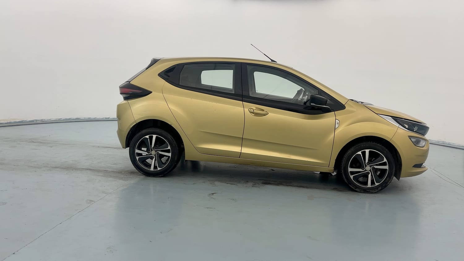 Used 2020 Tata Altroz XZ (O) Petrol Petrol Manual exterior RIGHT SIDE VIEW
