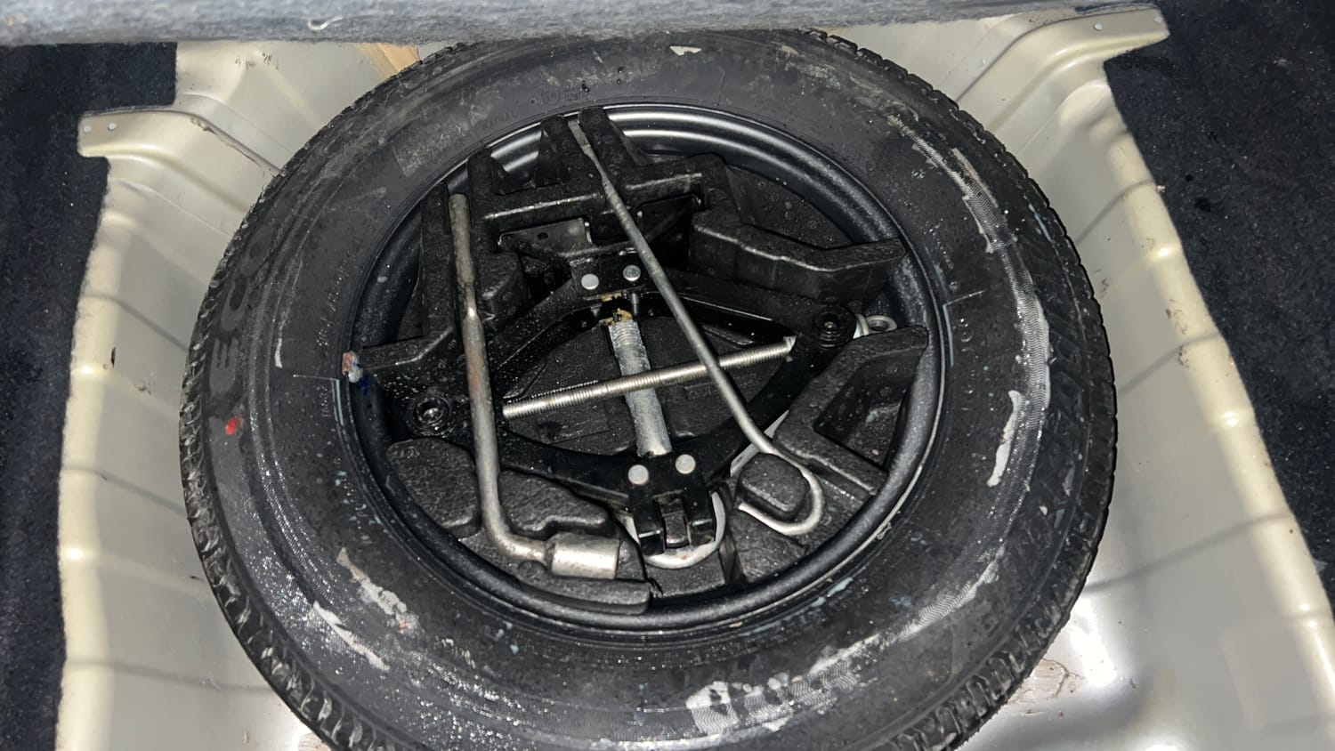 Used 2020 Tata Altroz XZ (O) Petrol Petrol Manual tyres SPARE TYRE VIEW