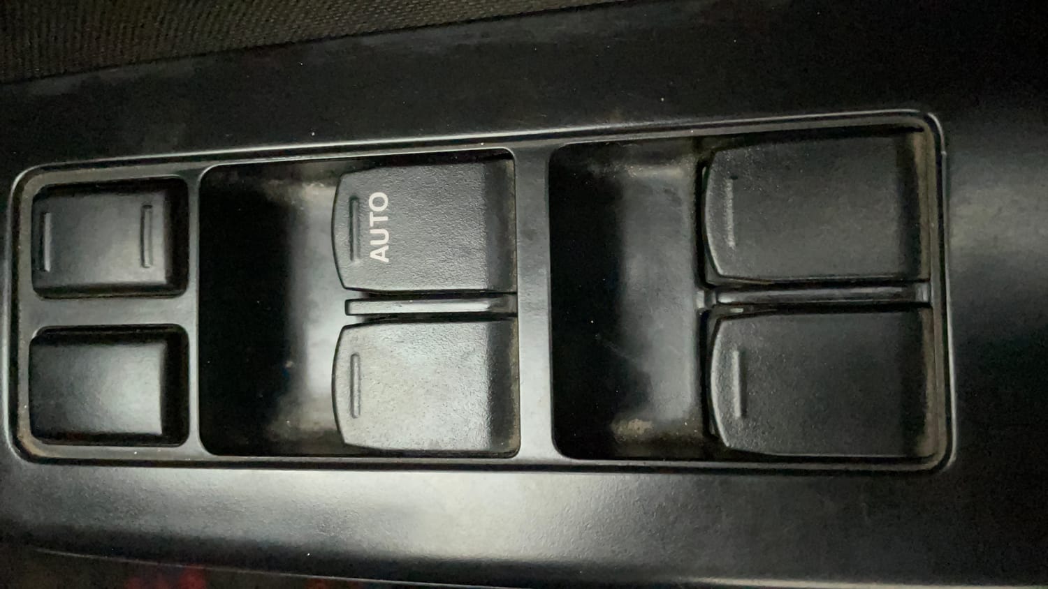 Used 2014 Maruti Suzuki Swift VXi Petrol Manual top_features Power windows