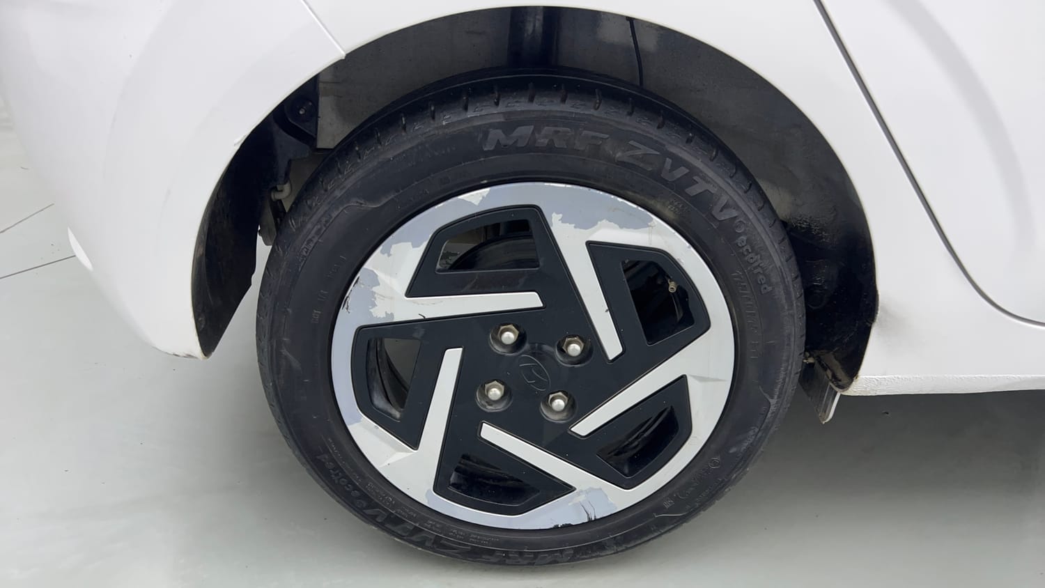 Used 2023 Hyundai Grand i10 Nios Sportz 1.2 Kappa CNG Cng Manual tyres RIGHT REAR TYRE RIM VIEW