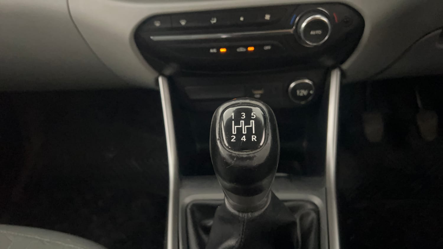 Used 2020 Tata Altroz XZ (O) Petrol Petrol Manual interior GEAR  KNOB VIEW