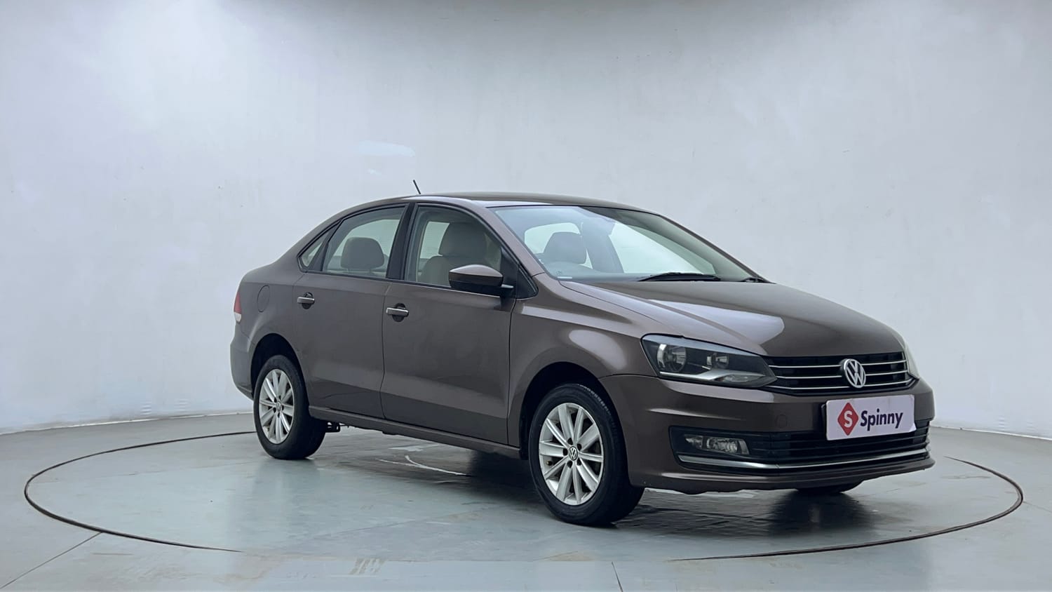 Used 2016 Volkswagen Vento Highline Petrol AT Petrol Automatic exterior RIGHT FRONT CORNER VIEW