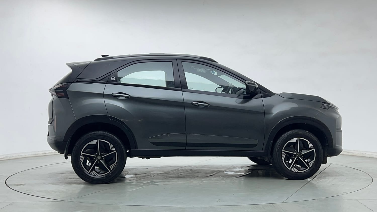 Used 2024 tata Nexon Fearless S 1.2 Revotron Petrol 7DCA Dual Tone Petrol Automatic exterior RIGHT SIDE VIEW