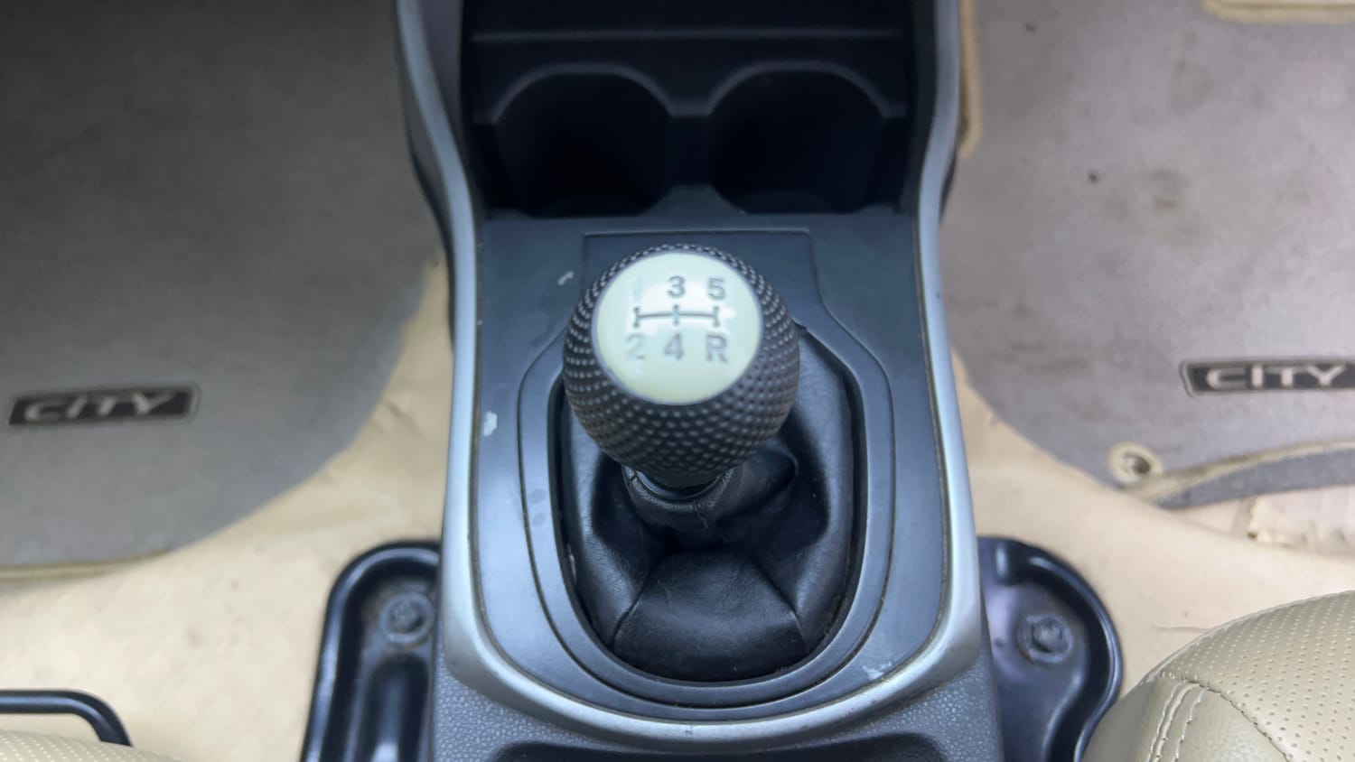Used 2018 Honda City V Petrol Petrol Manual interior GEAR  KNOB VIEW