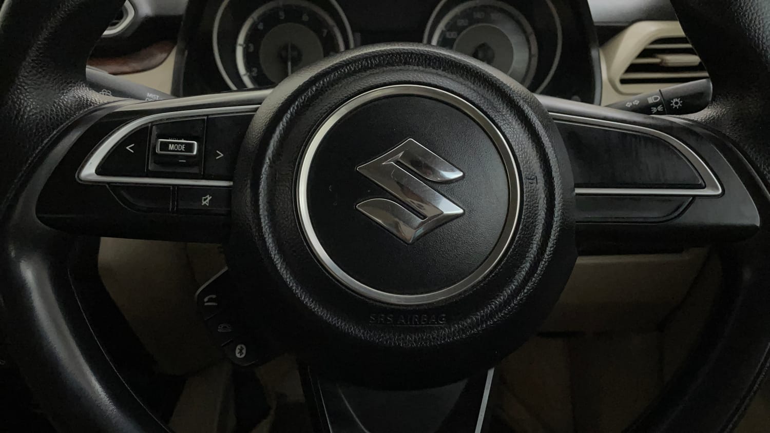 Used 2017 Maruti Suzuki Dzire VXi AMT Petrol Automatic top_features Integrated (in-dash) music system