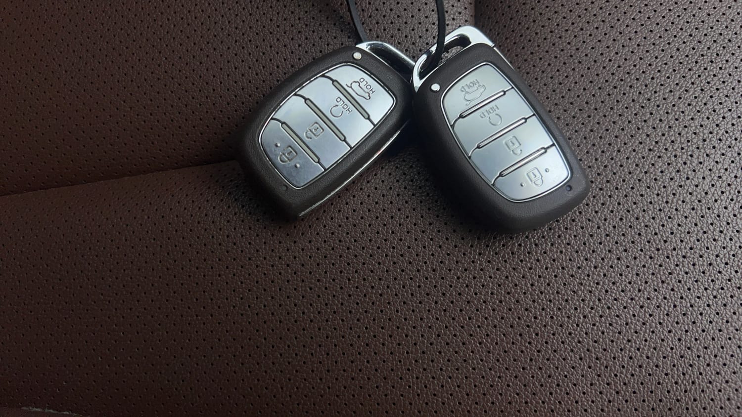 Used 2022 Hyundai Alcazar Signature (O) 6 STR 1.5 Diesel AT Diesel Automatic extra CAR KEY VIEW