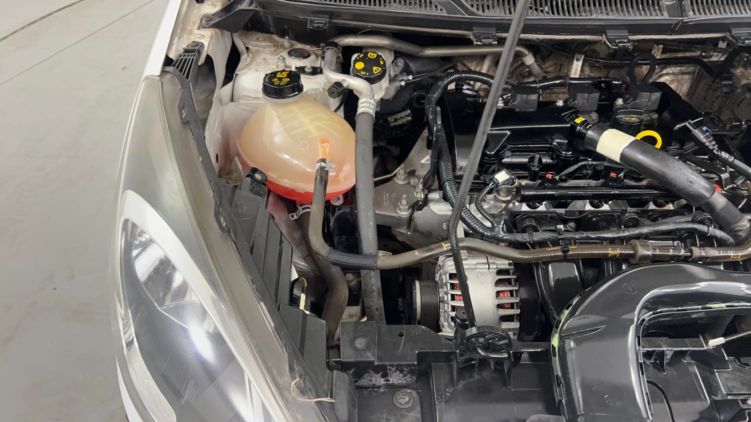 Used 2020 Ford Freestyle Titanium Plus 1.2 Ti-VCT Petrol Manual engine ENGINE RIGHT SIDE VIEW