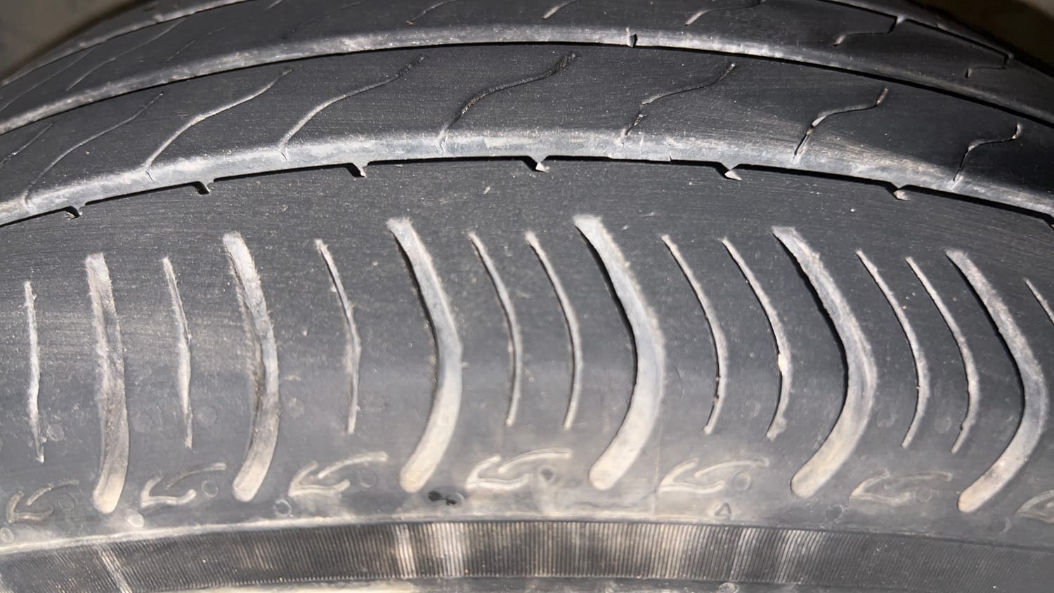 Used 2019 Honda Amaze 1.2 VX CVT Petrol Petrol Automatic tyres LEFT FRONT TYRE TREAD VIEW