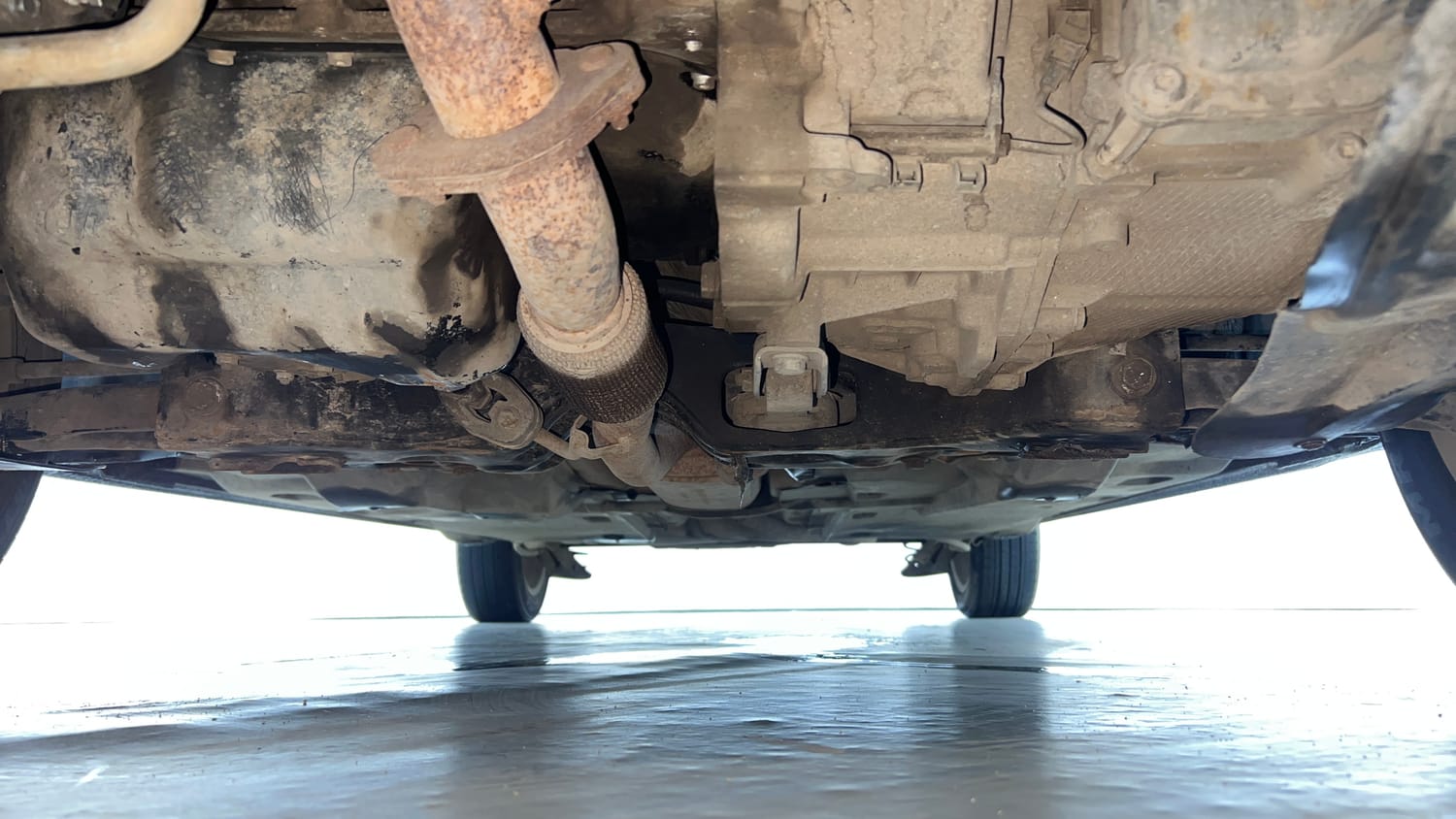 Used 2016 Volkswagen Vento Highline Petrol AT Petrol Automatic extra FRONT LEFT UNDERBODY VIEW