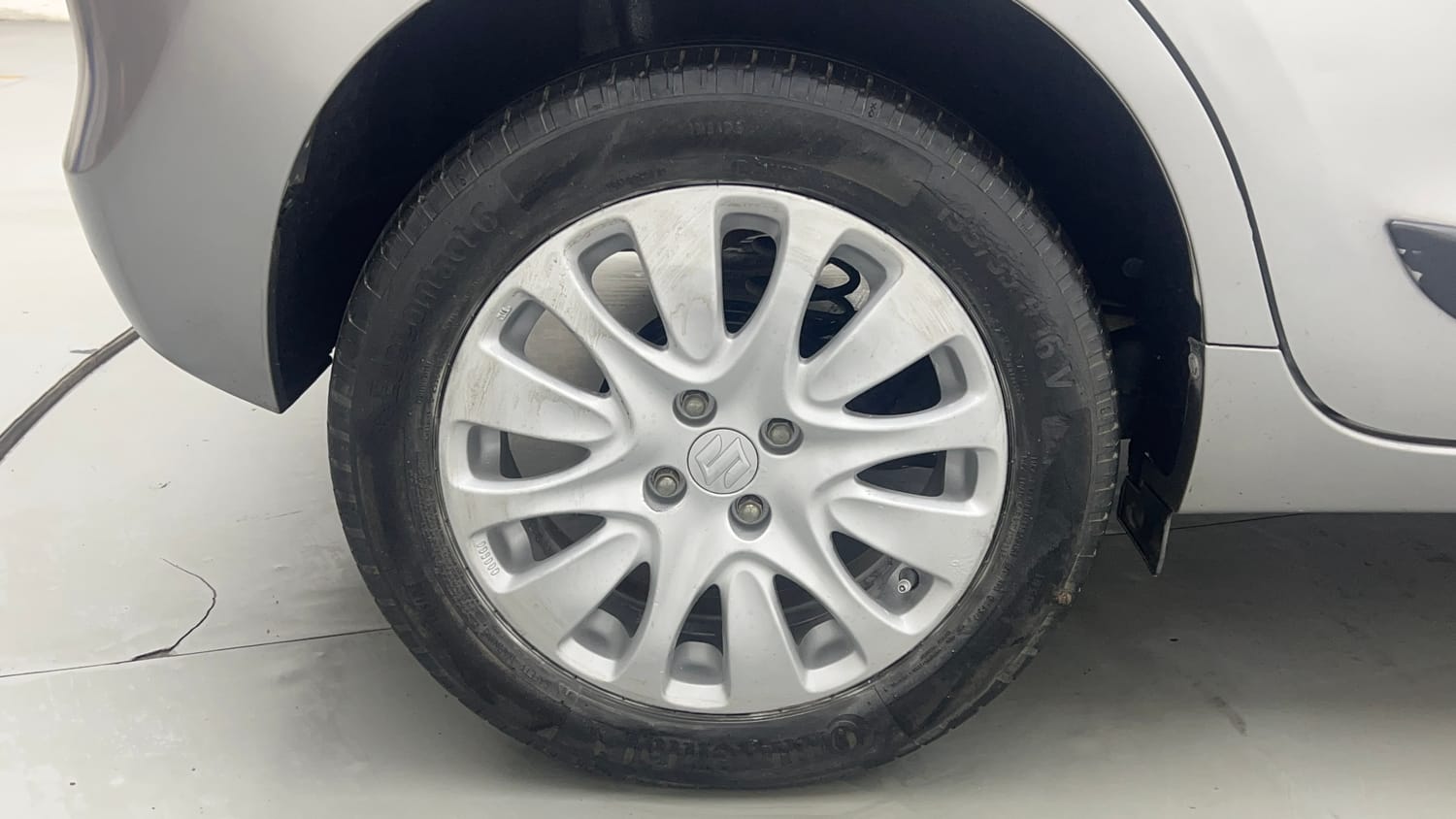 Used 2018 Maruti Suzuki Baleno Zeta 1.2 Petrol Manual tyres RIGHT REAR TYRE RIM VIEW