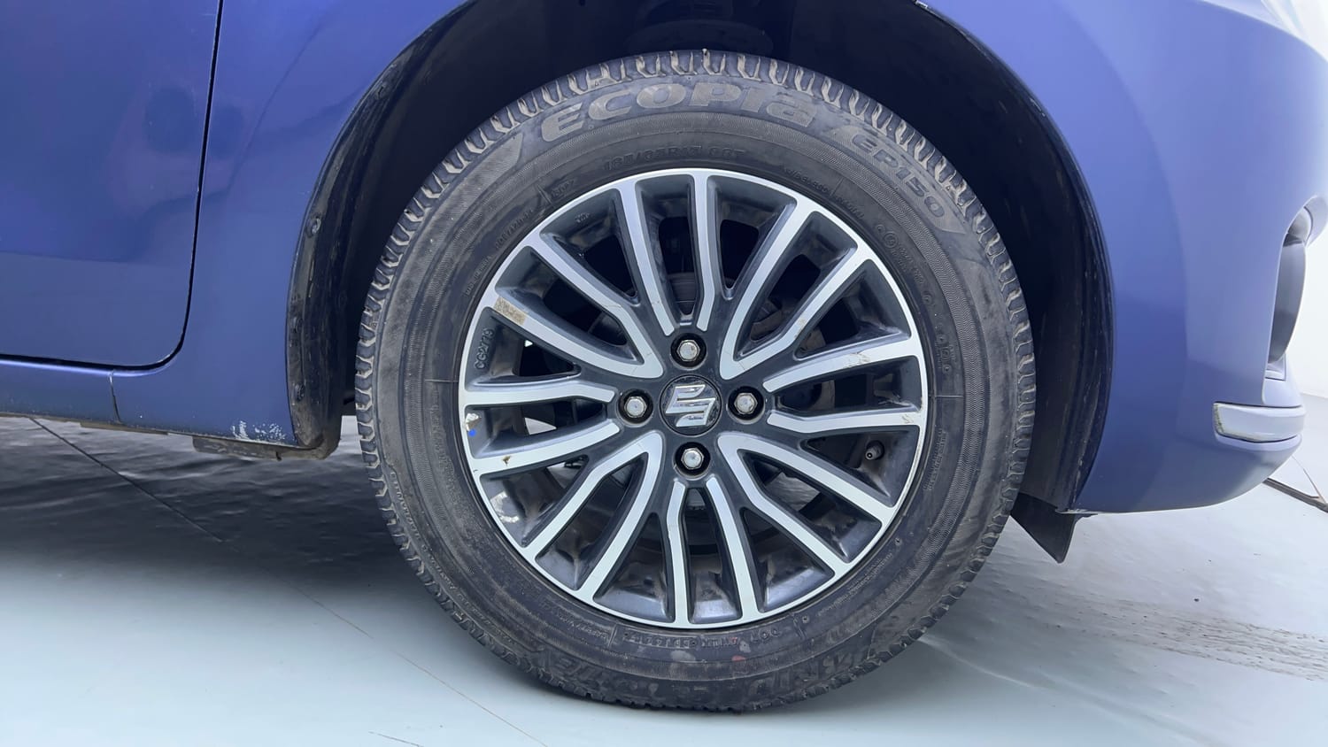 Used 2017 Maruti Suzuki Dzire ZXi Plus AMT Petrol Automatic tyres RIGHT FRONT TYRE RIM VIEW