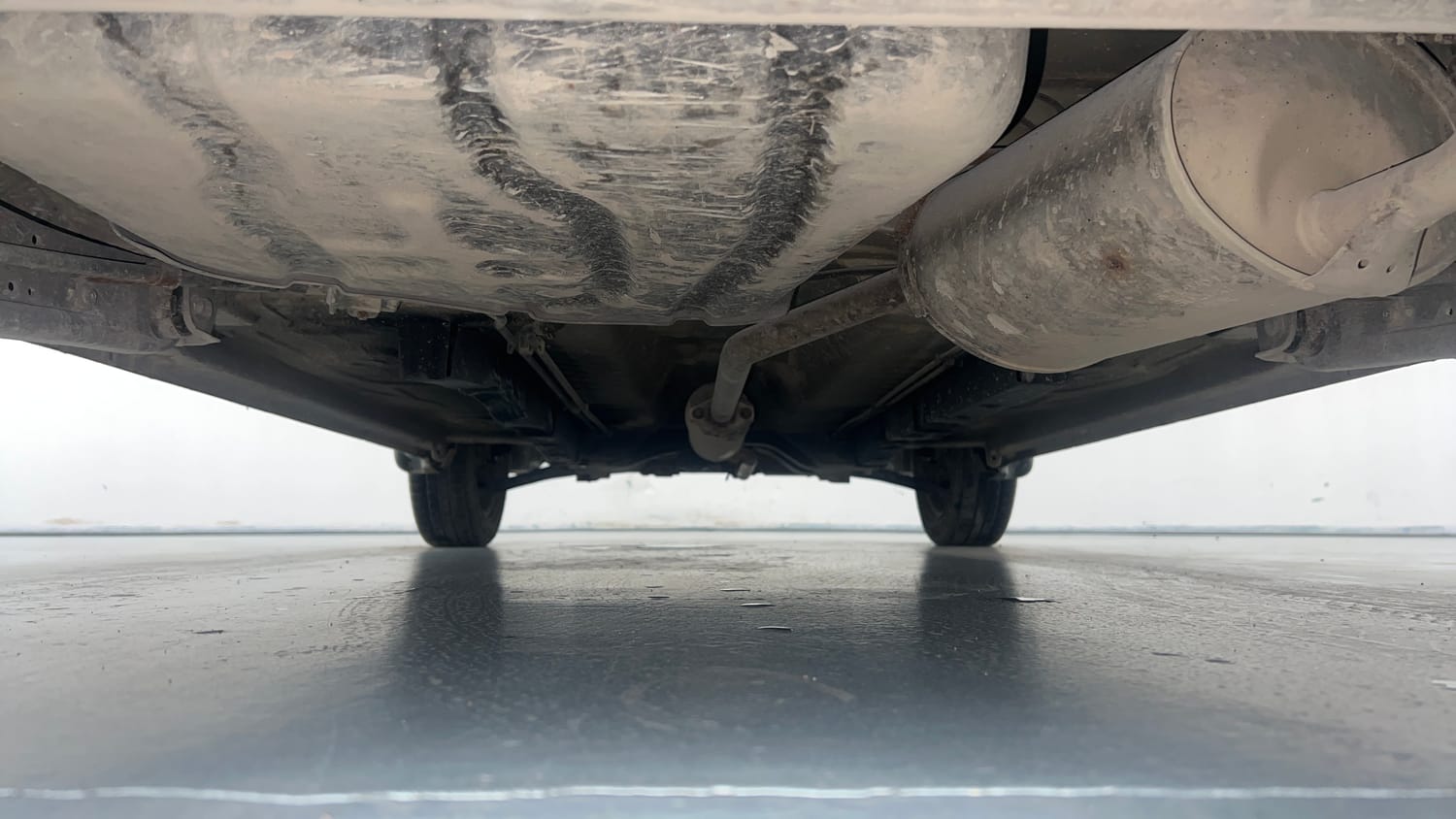 Used 2013 Maruti Suzuki Wagon R 1.0 VXi Petrol Manual extra REAR UNDERBODY VIEW (TAKEN FROM REAR)