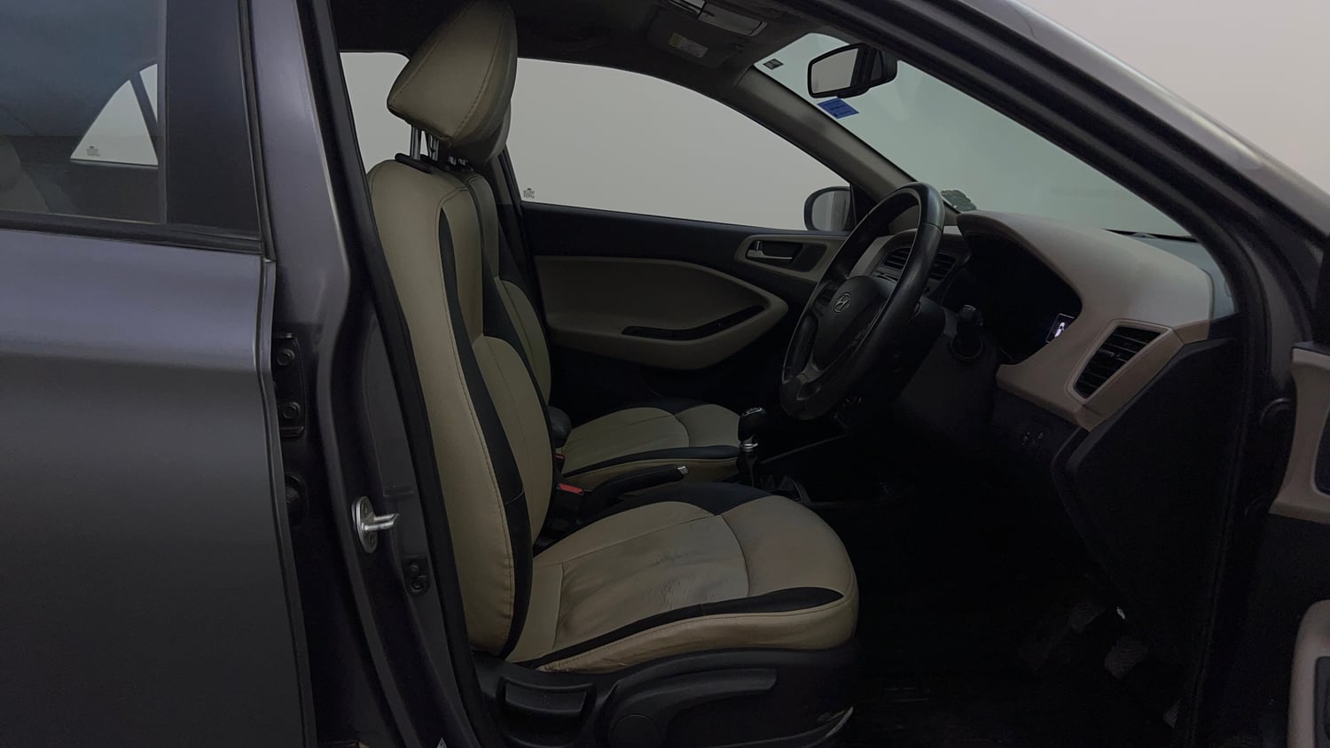 Used 2015 Hyundai Elite i20 Asta 1.2 Petrol Manual interior RIGHT SIDE FRONT DOOR CABIN VIEW