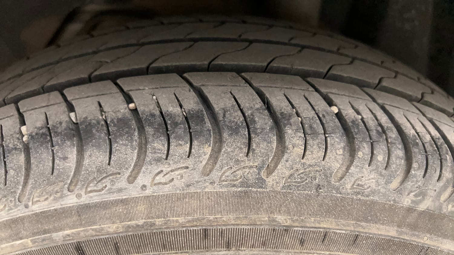 Used 2019 Ford Figo Titanium 1.2 Ti-VCT MT Petrol Manual tyres LEFT REAR TYRE TREAD VIEW