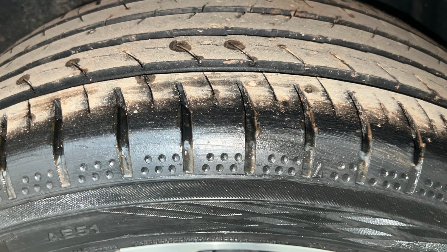 Used 2022 Volkswagen Taigun Topline 1.0 TSI MT Petrol Manual tyres LEFT REAR TYRE TREAD VIEW