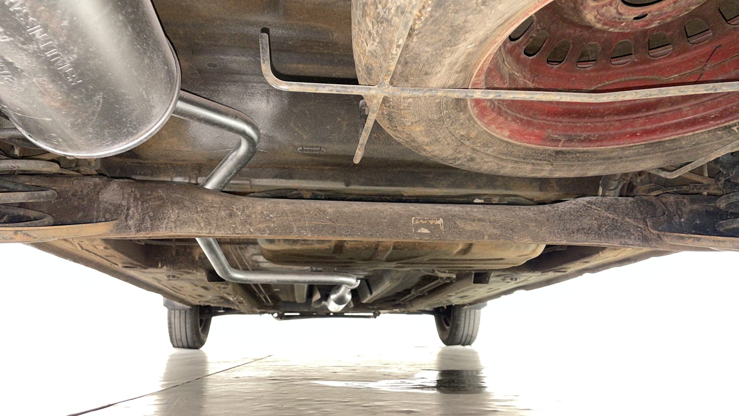 Used 2022 Renault Triber RXT EASY-R AMT Petrol Automatic extra REAR UNDERBODY VIEW (TAKEN FROM REAR)