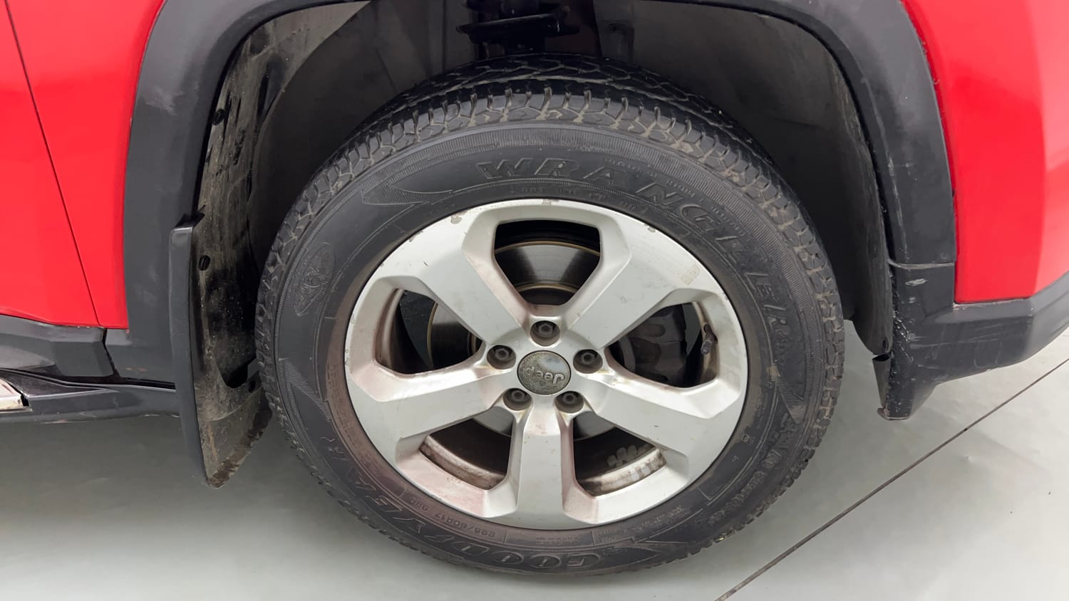 Used 2019 Jeep Compass Limited 1.4 Petrol AT Petrol Automatic tyres RIGHT FRONT TYRE RIM VIEW