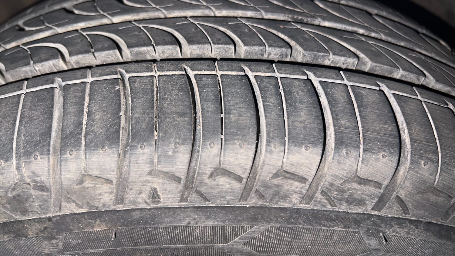 Used 2016 Skoda Rapid 1.5 TDI CR Style Plus AT Diesel Automatic tyres RIGHT FRONT TYRE TREAD VIEW
