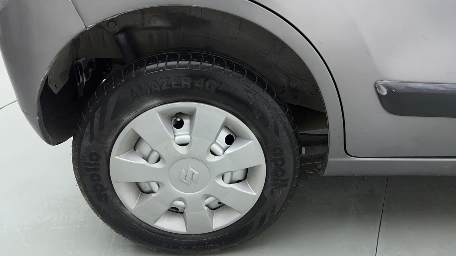 Used 2015 Maruti Suzuki Wagon R LXI CNG Cng Manual tyres RIGHT REAR TYRE RIM VIEW