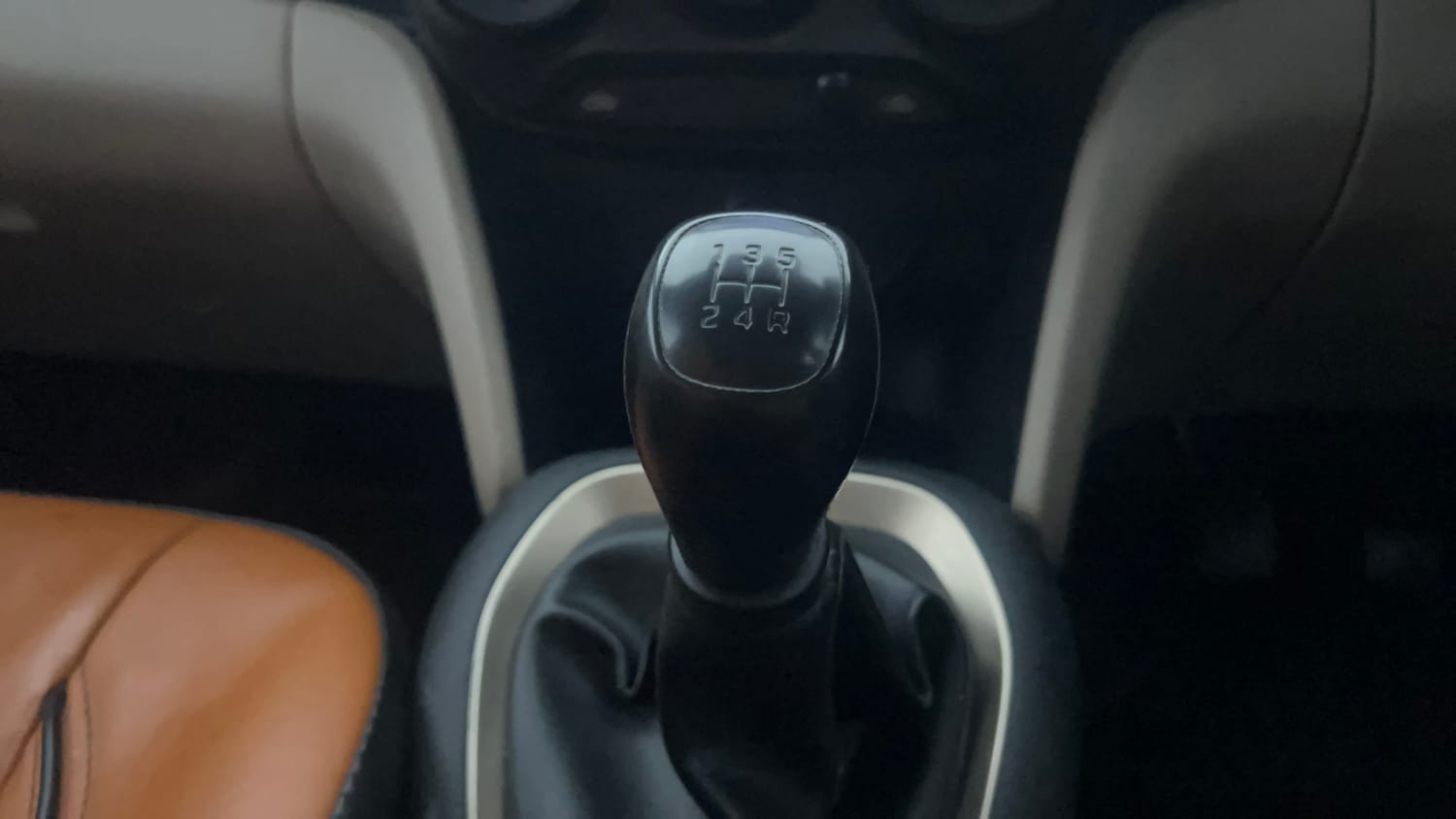 Used 2022 hyundai Santro Sportz Executive CNG Cng Manual interior GEAR  KNOB VIEW