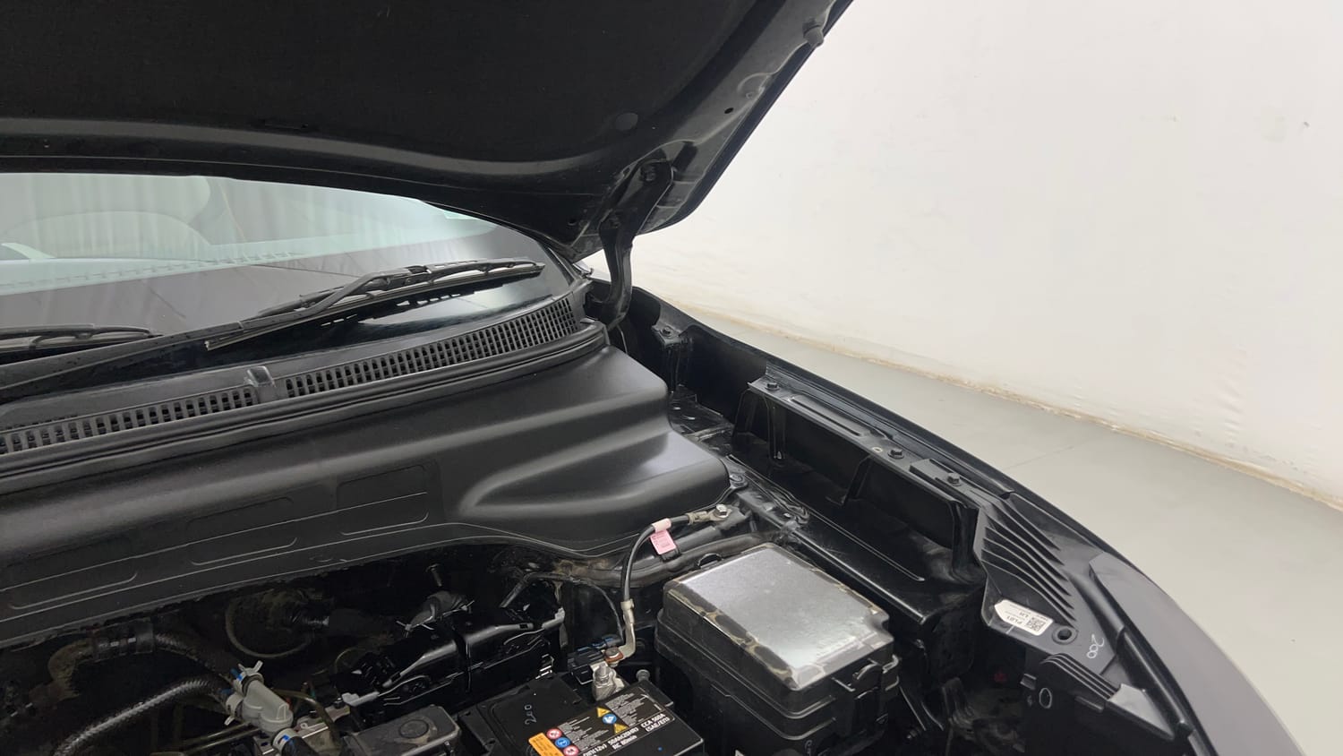 Used 2024 Hyundai Creta 1.5 MPi Petrol MT E Petrol Manual engine ENGINE LEFT SIDE HINGE & APRON VIEW