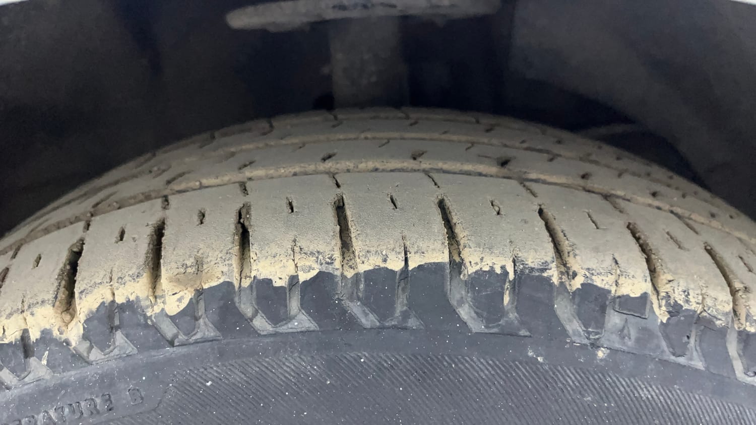 Used 2018 Maruti Suzuki Dzire ZXi Plus AMT Petrol Automatic tyres RIGHT FRONT TYRE TREAD VIEW