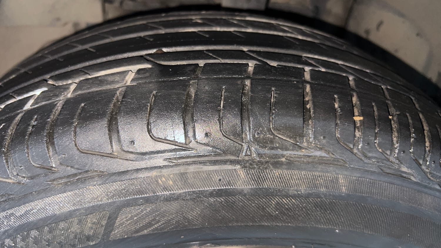 Used 2024 tata Nexon Fearless S 1.2 Revotron Petrol 7DCA Dual Tone Petrol Automatic tyres LEFT FRONT TYRE TREAD VIEW