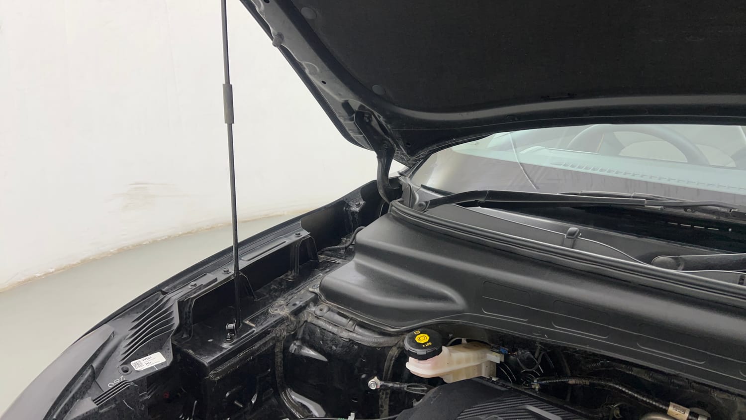 Used 2024 Hyundai Creta 1.5 MPi Petrol MT E Petrol Manual engine ENGINE RIGHT SIDE HINGE & APRON VIEW